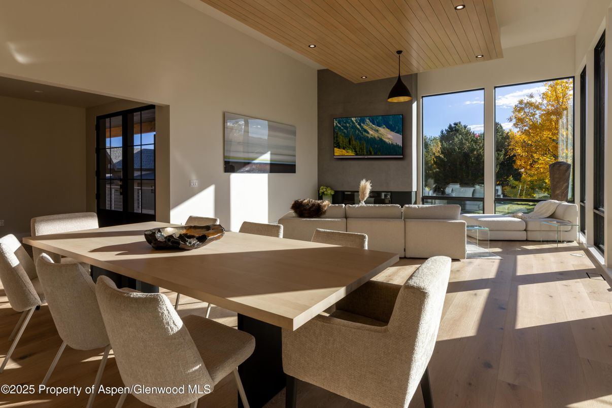 Dining room, Interior, Living room, Pendant Lights, Recessed Lighting, Wooden Ceilings, Wood Texture Flooring