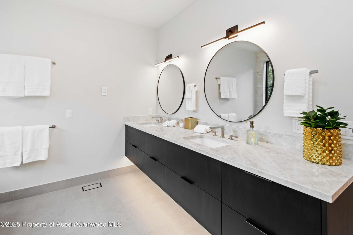 Bathroom, Dual Sink Vanities, Interior