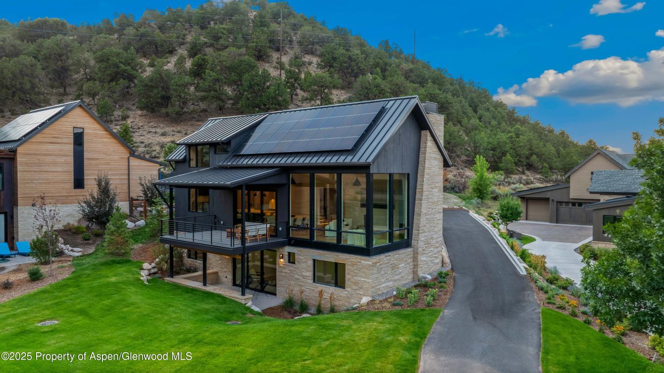 Exterior, Facade, Solar Panels, Modern