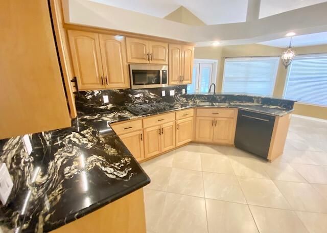 Chandelier, Interior, Kitchen