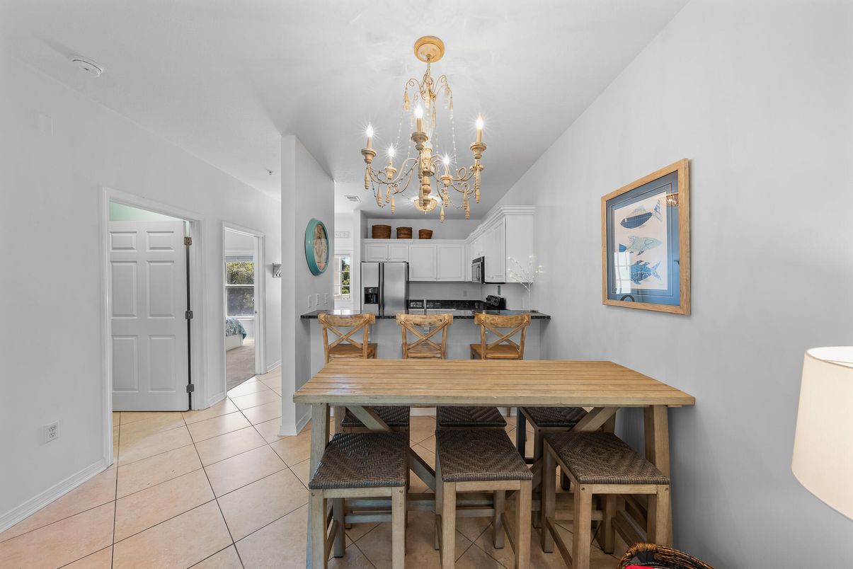 Chandelier, Dining room, Interior, Kitchen