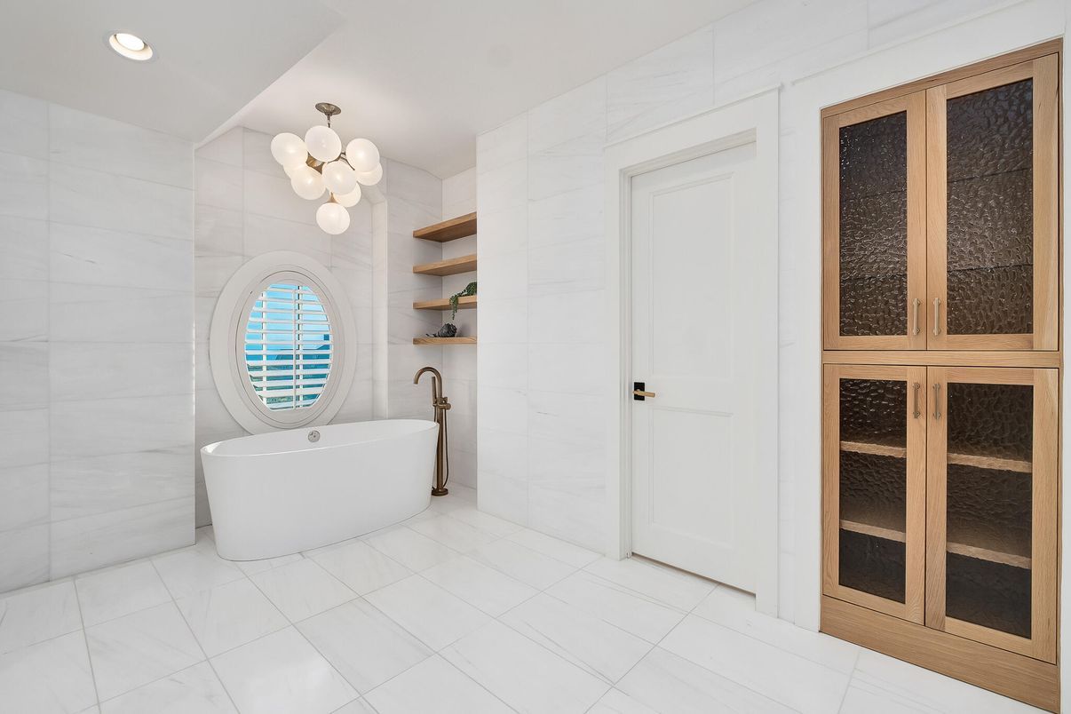 Bathroom, Free Standing Baths, Interior, Recessed Lighting