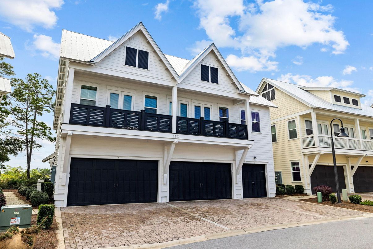 Attached, Exterior, Facade, Farmhouse