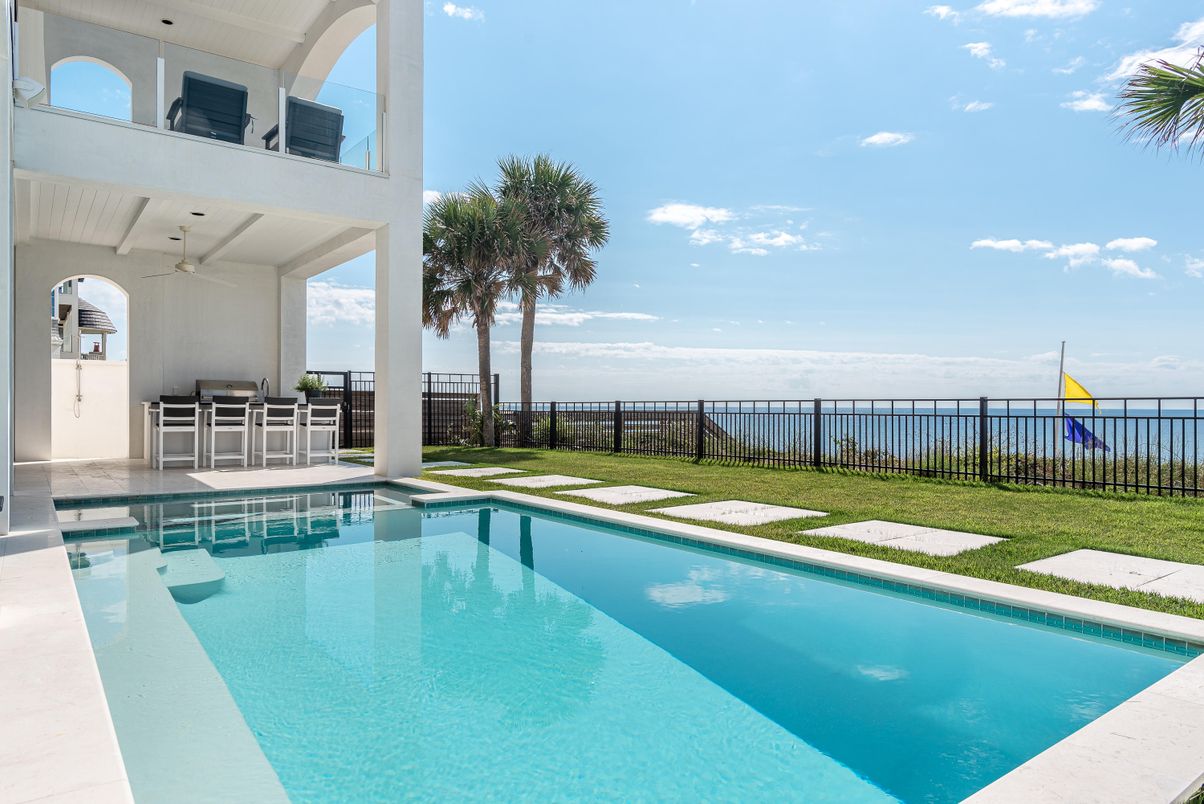 Exterior, Pool