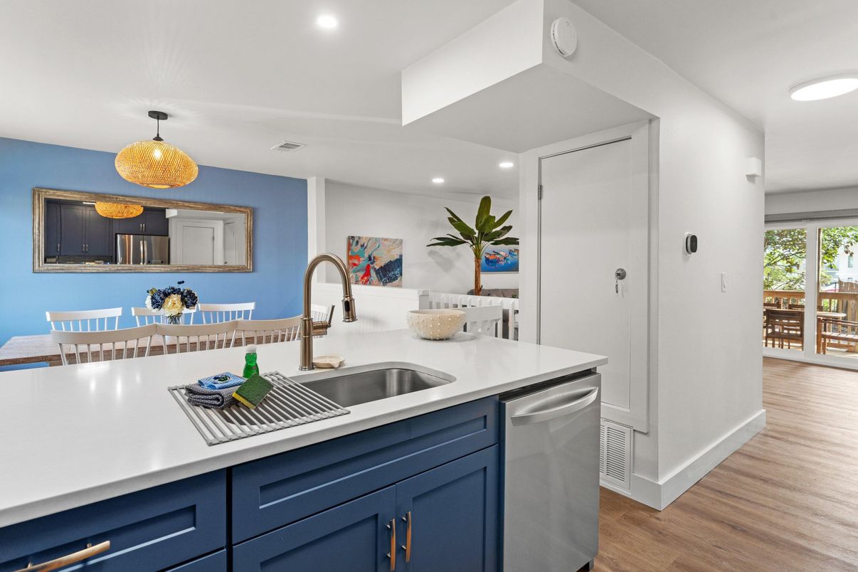 Interior, Kitchen, Pendant Lights, Recessed Lighting, Wood Texture Flooring