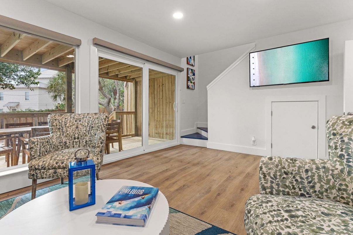 Interior, Recessed Lighting, Wood Texture Flooring