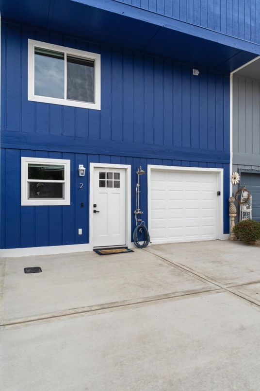 Attached, Exterior, Facade, None