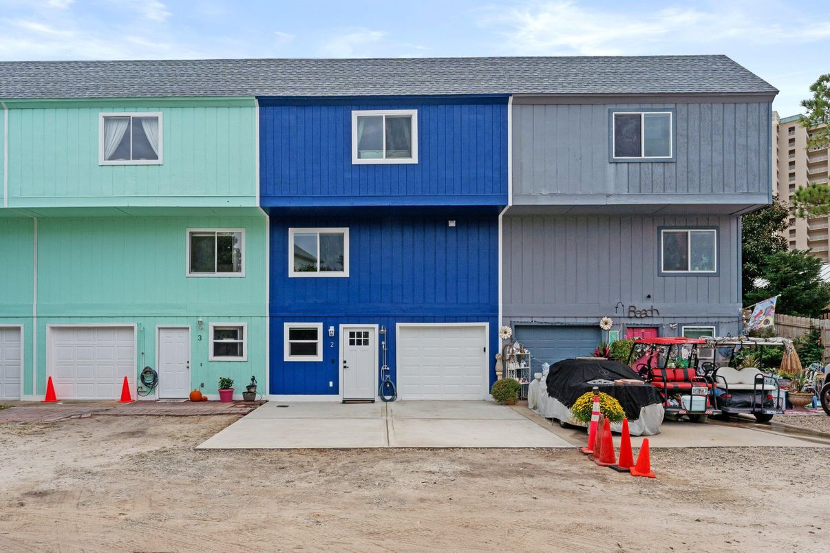 Attached, Exterior, Facade, Rowhouse