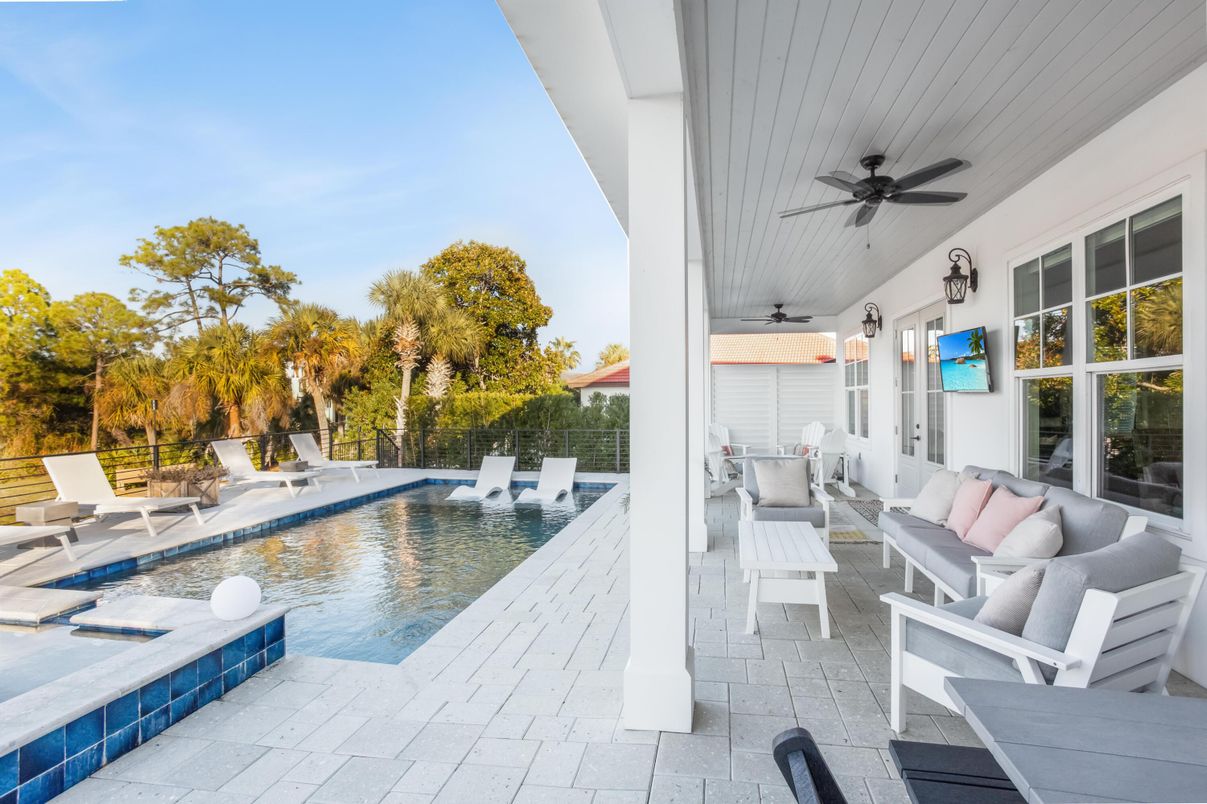 Exterior, Pool