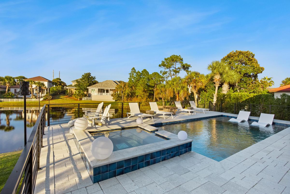 Exterior, Pool, Water