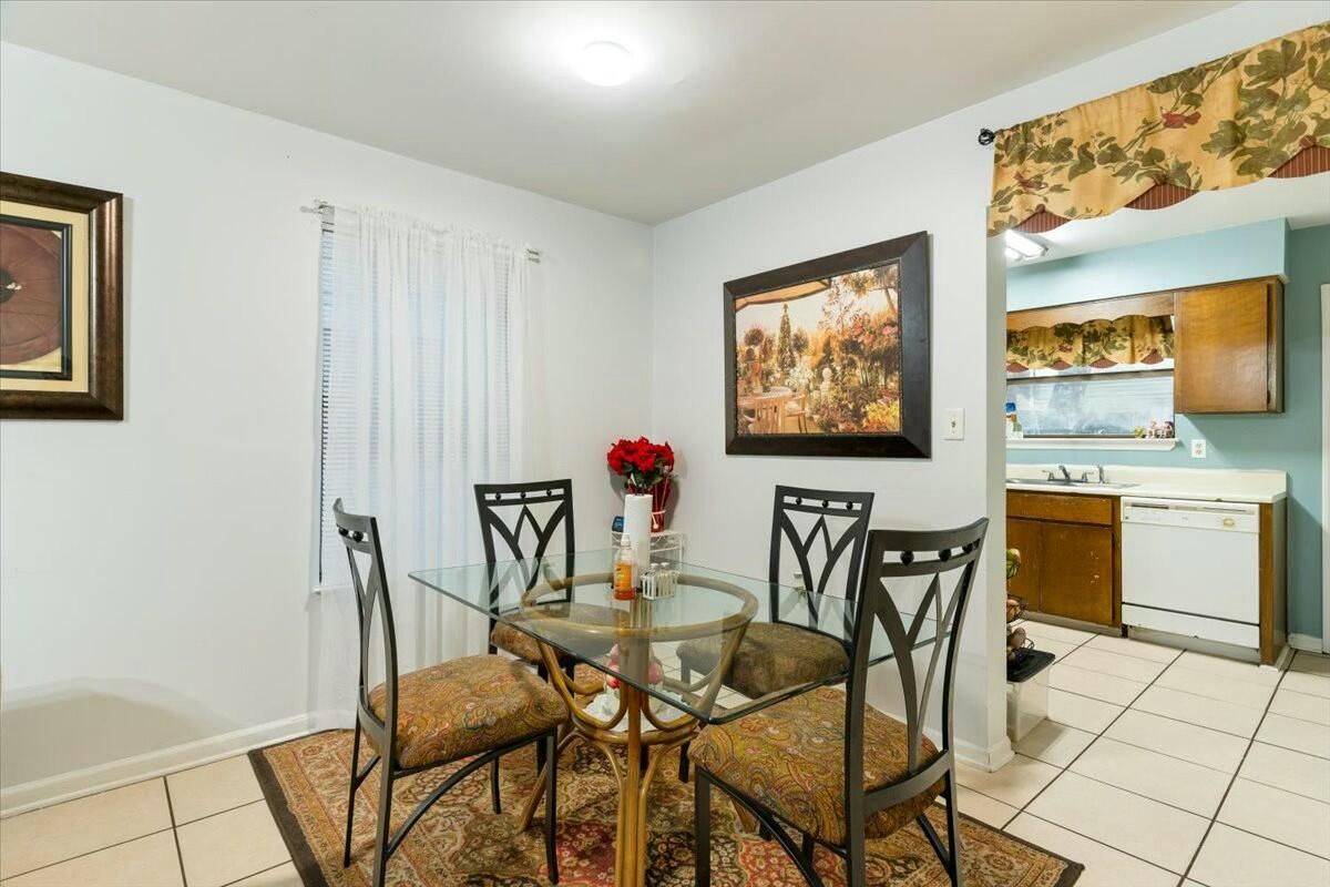 Dining room, Interior