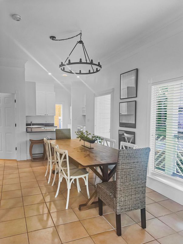 Chandelier, Dining room, Interior, Kitchen