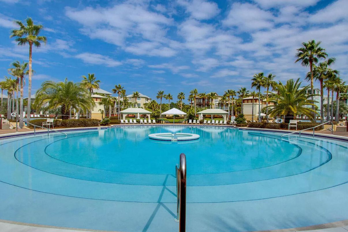 Exterior, Pool