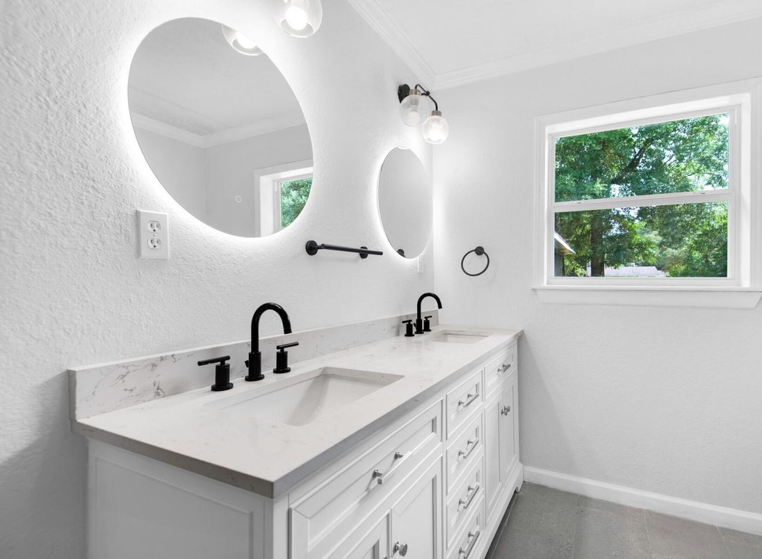 Bathroom, Dual Sink Vanities, Interior