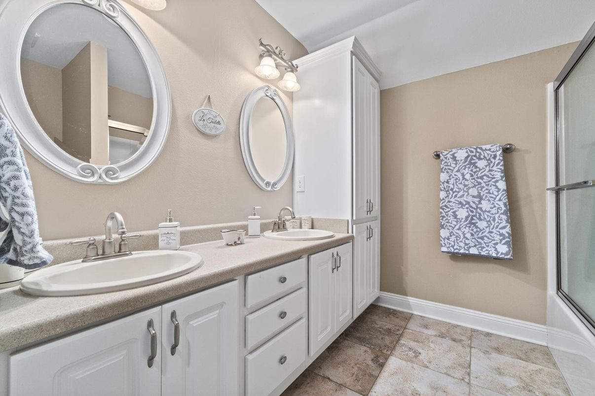 Bathroom, Dual Sink Vanities, Interior