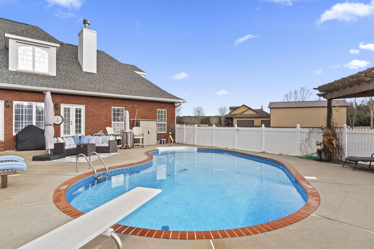 Exterior, Pool
