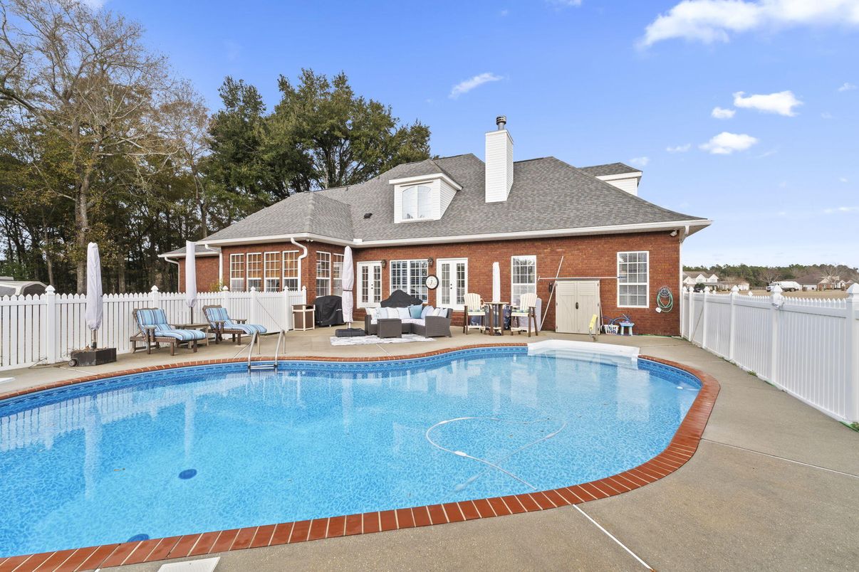Exterior, Pool