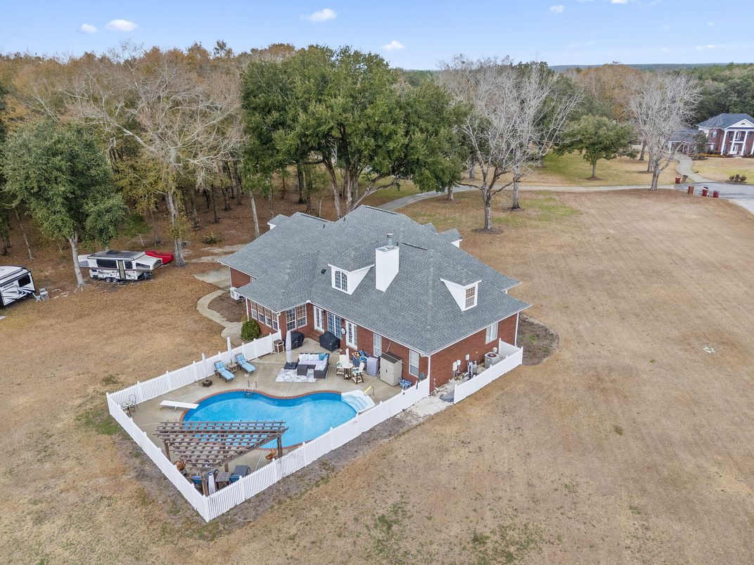 Exterior, Drone