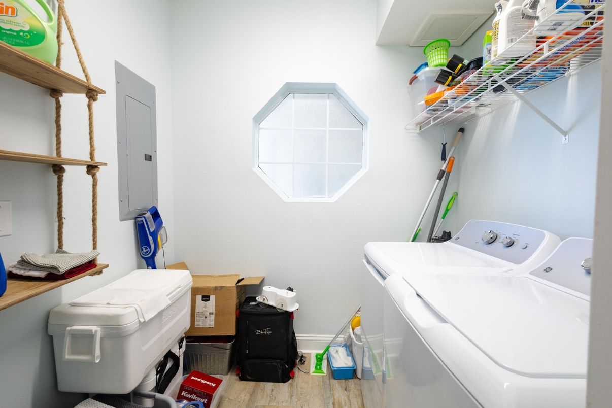 Interior, Washer, Wood Texture Flooring