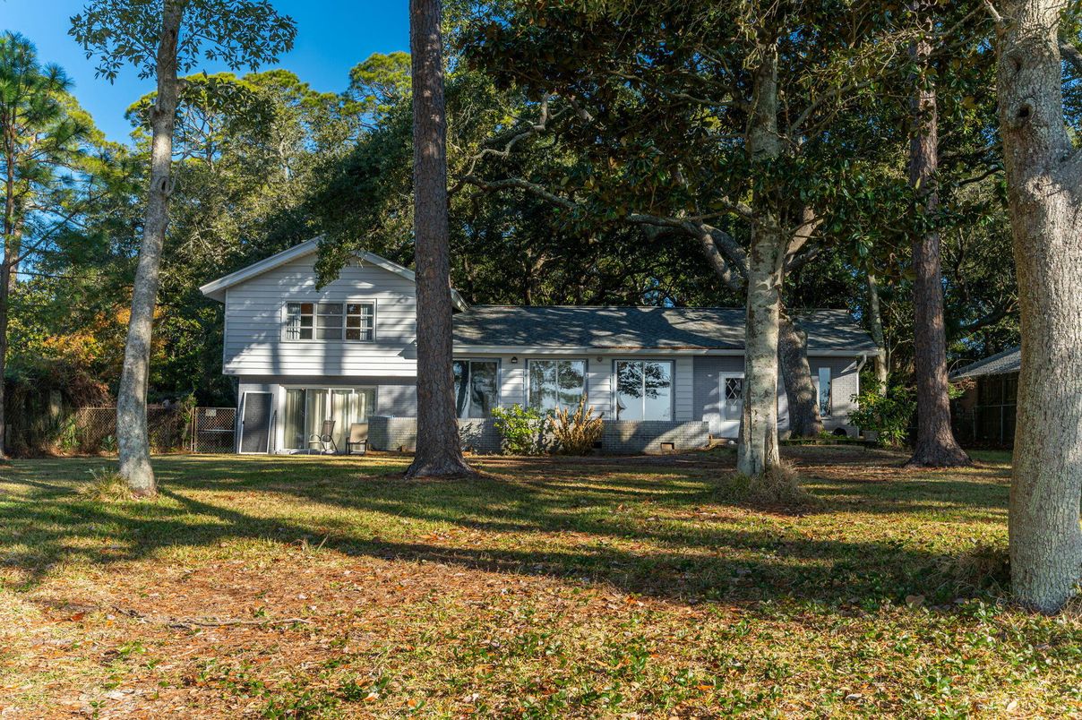 Backyard, Exterior, Facade, Split Level