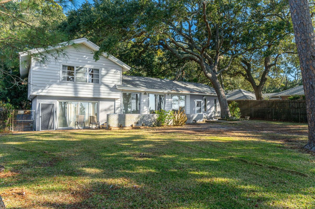 Backyard, Exterior, Facade, Split Level
