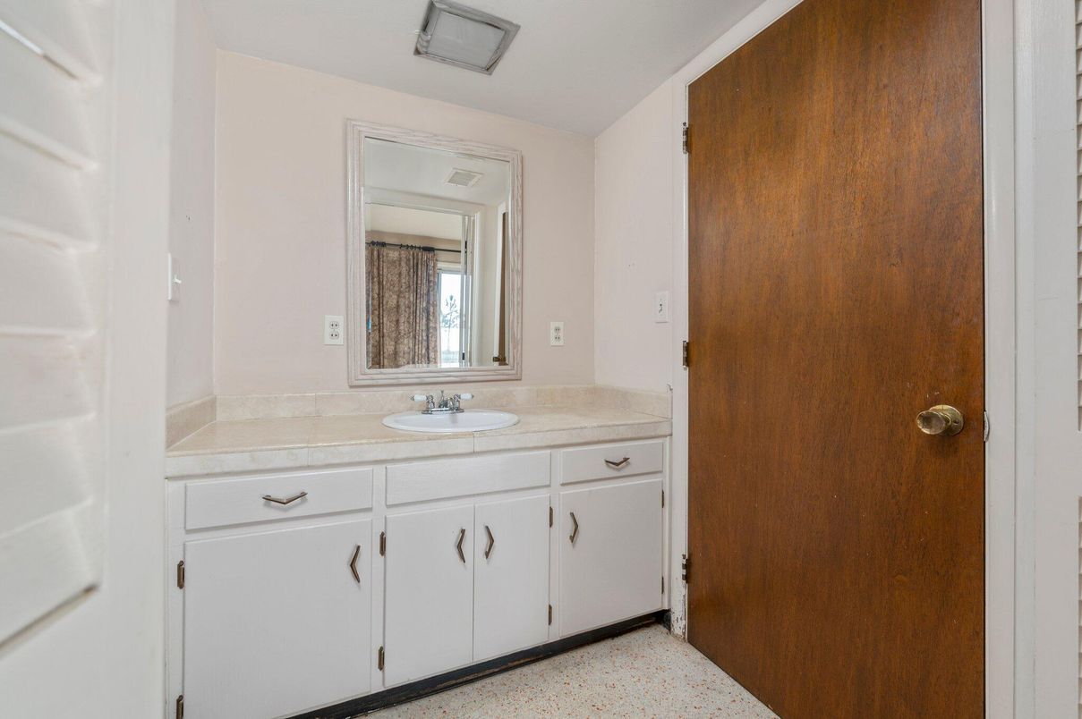 Bathroom, Interior, Tile Countertops