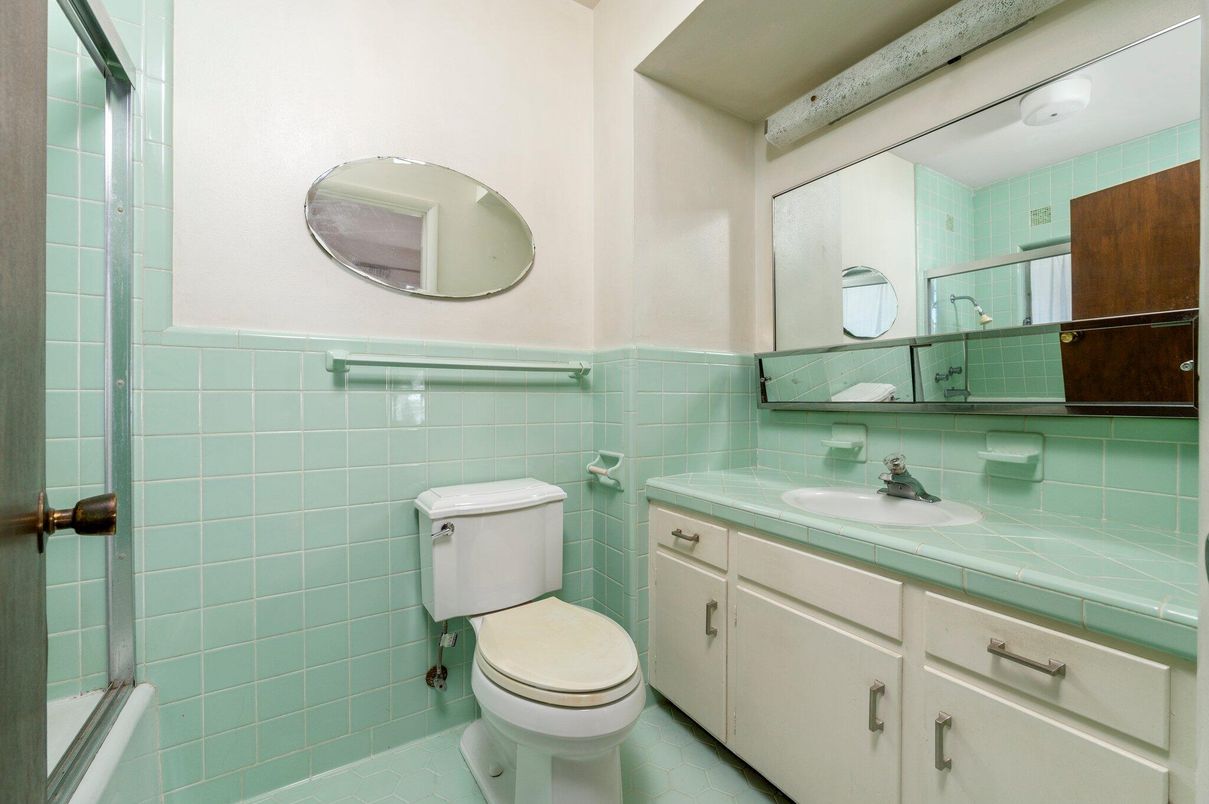 Bathroom, Interior, Tile Countertops