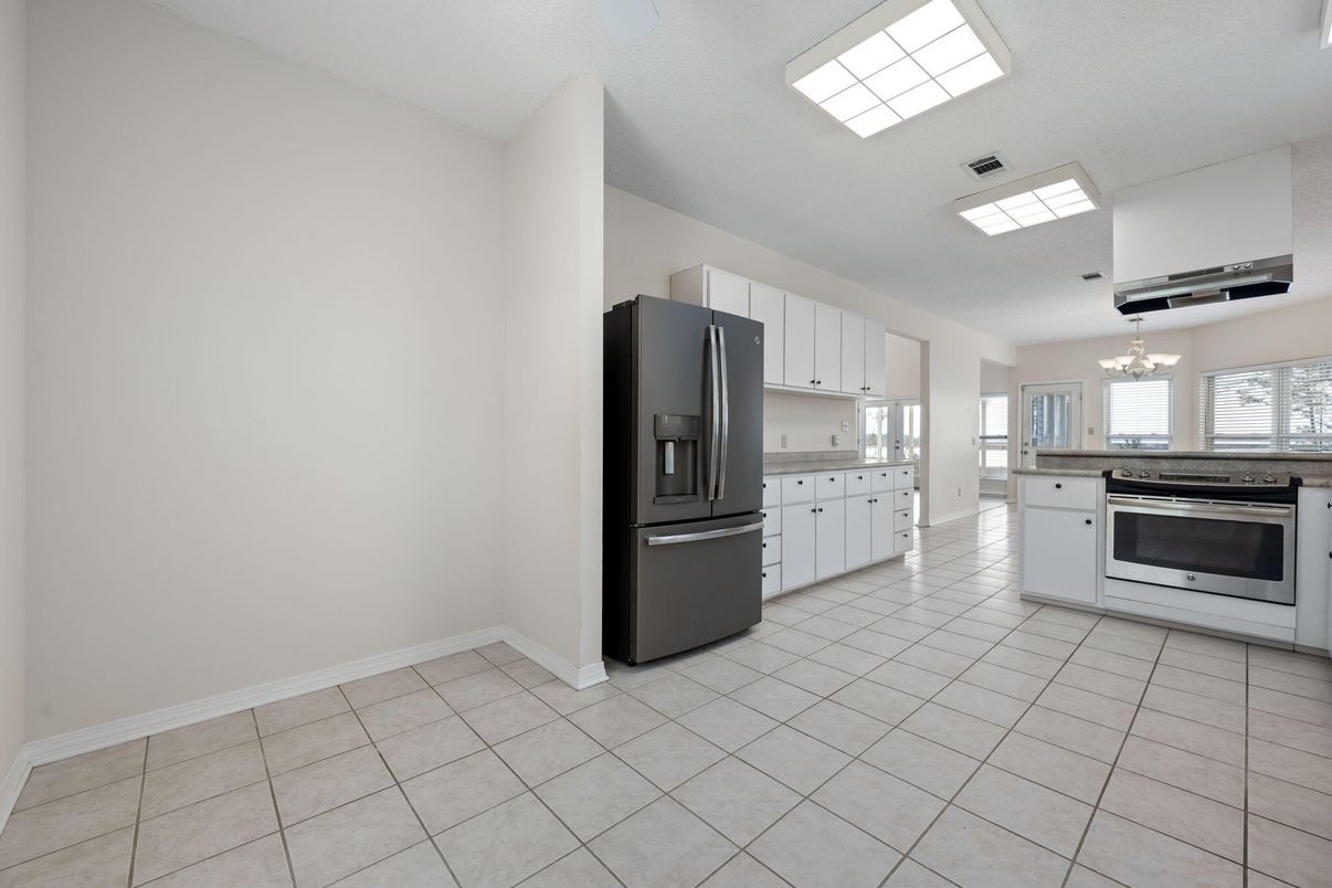 Chandelier, Interior, Kitchen, Recessed Lighting, Stainless Steel Appliances