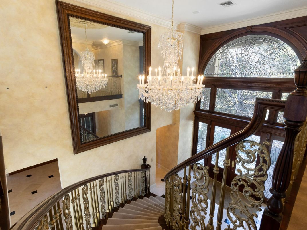 Chandelier, Interior