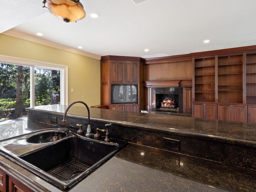 Fireplace, Interior, Kitchen, Recessed Lighting