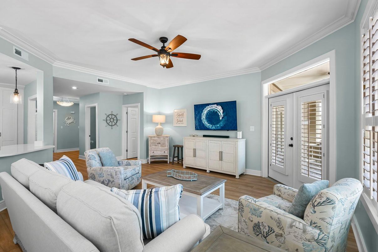 Interior, Living room, Pendant Lights, Recessed Lighting, Wood Texture Flooring