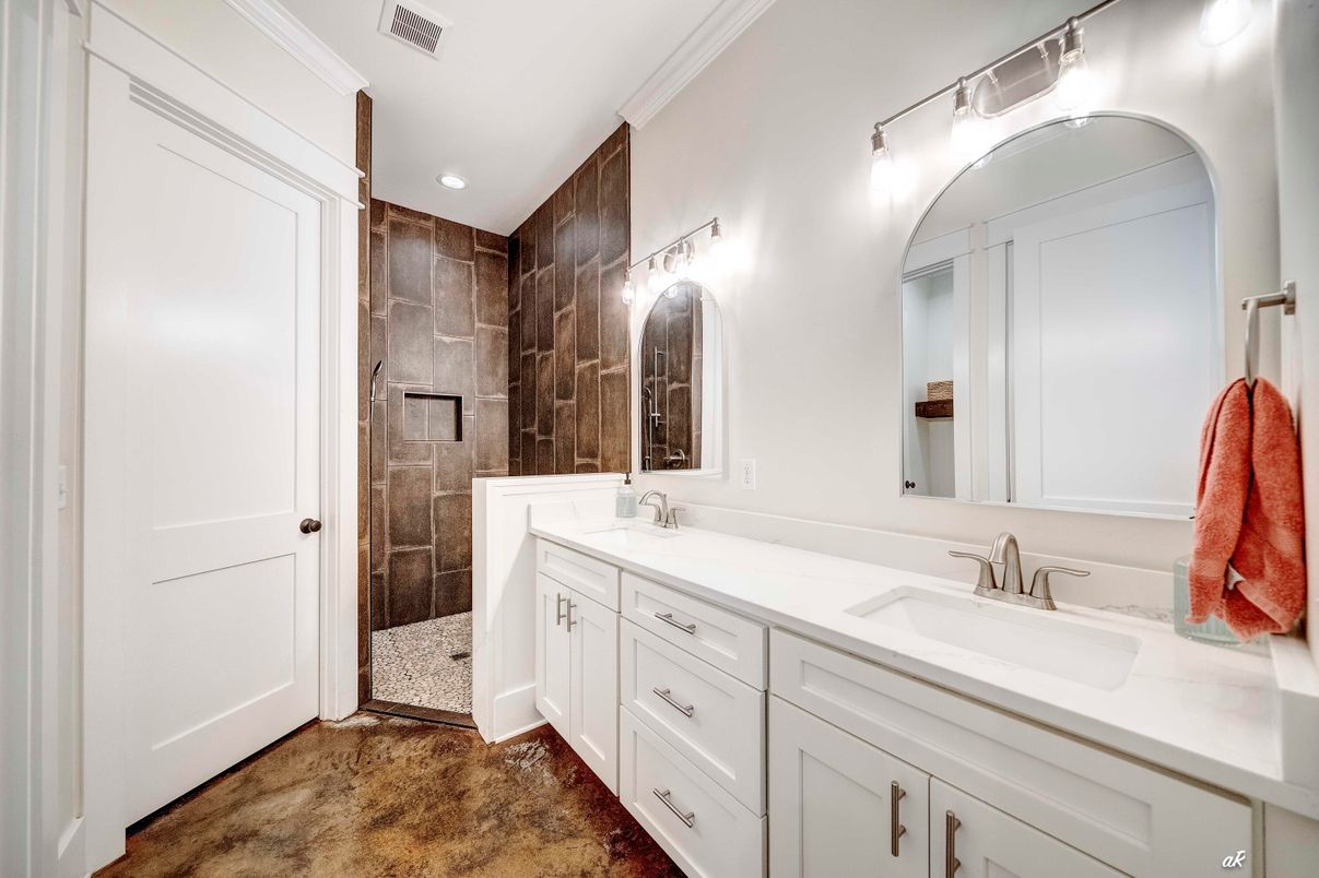 Bathroom, Dual Sink Vanities, Interior, Recessed Lighting