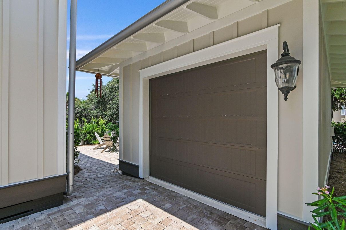 Detached Garage, Exterior