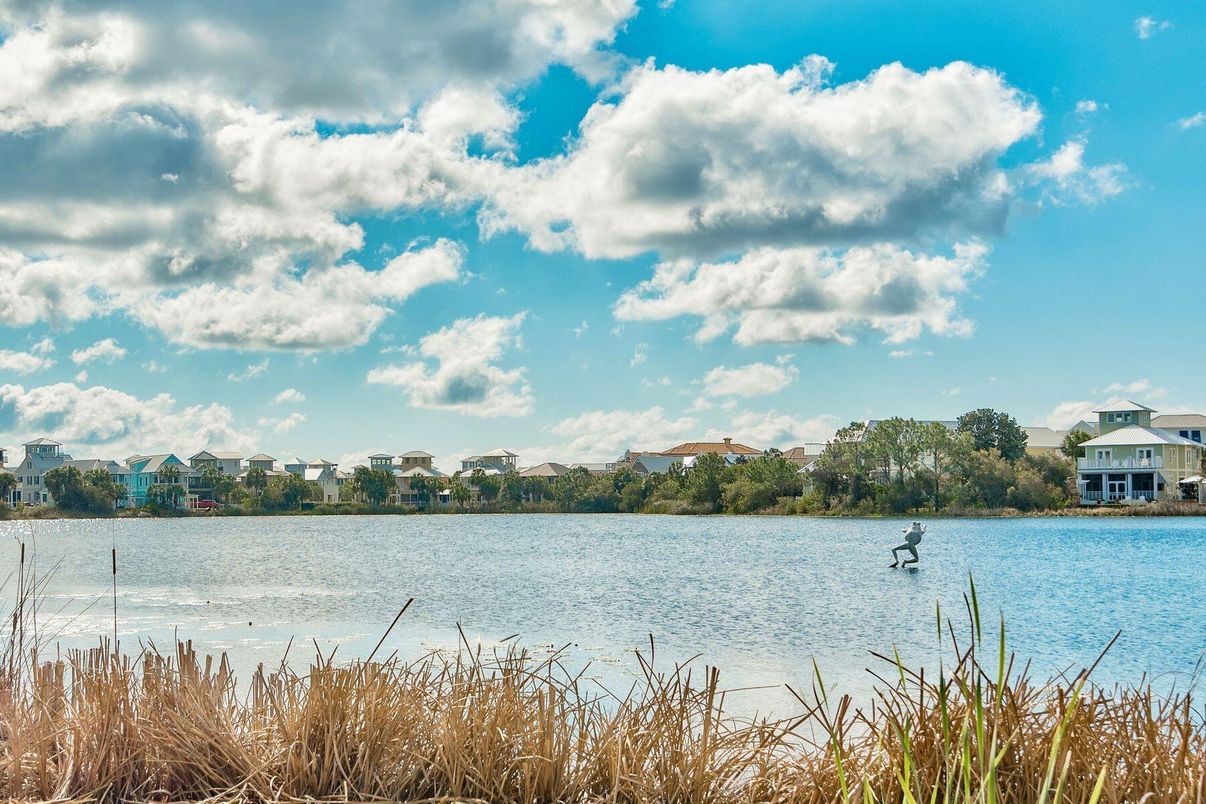 Exterior, Lake