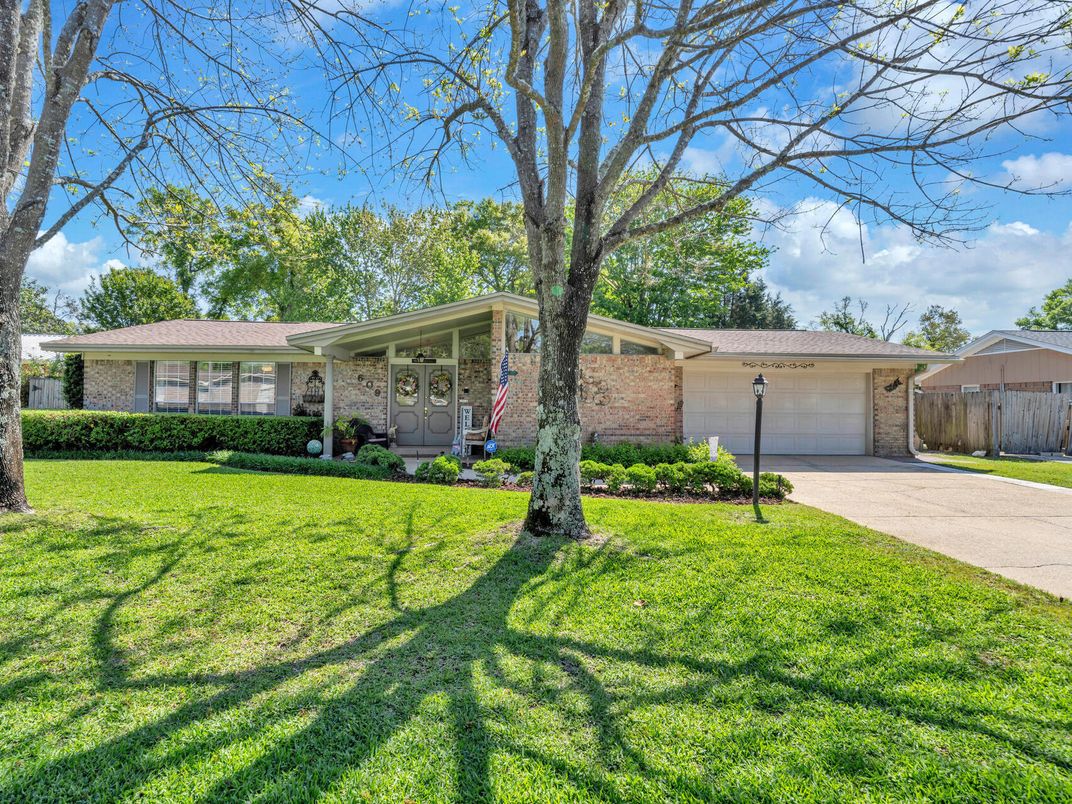 Attached, Exterior, Facade, Brick Facade, Ranch