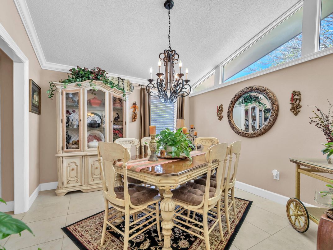 Chandelier, Dining room, Interior