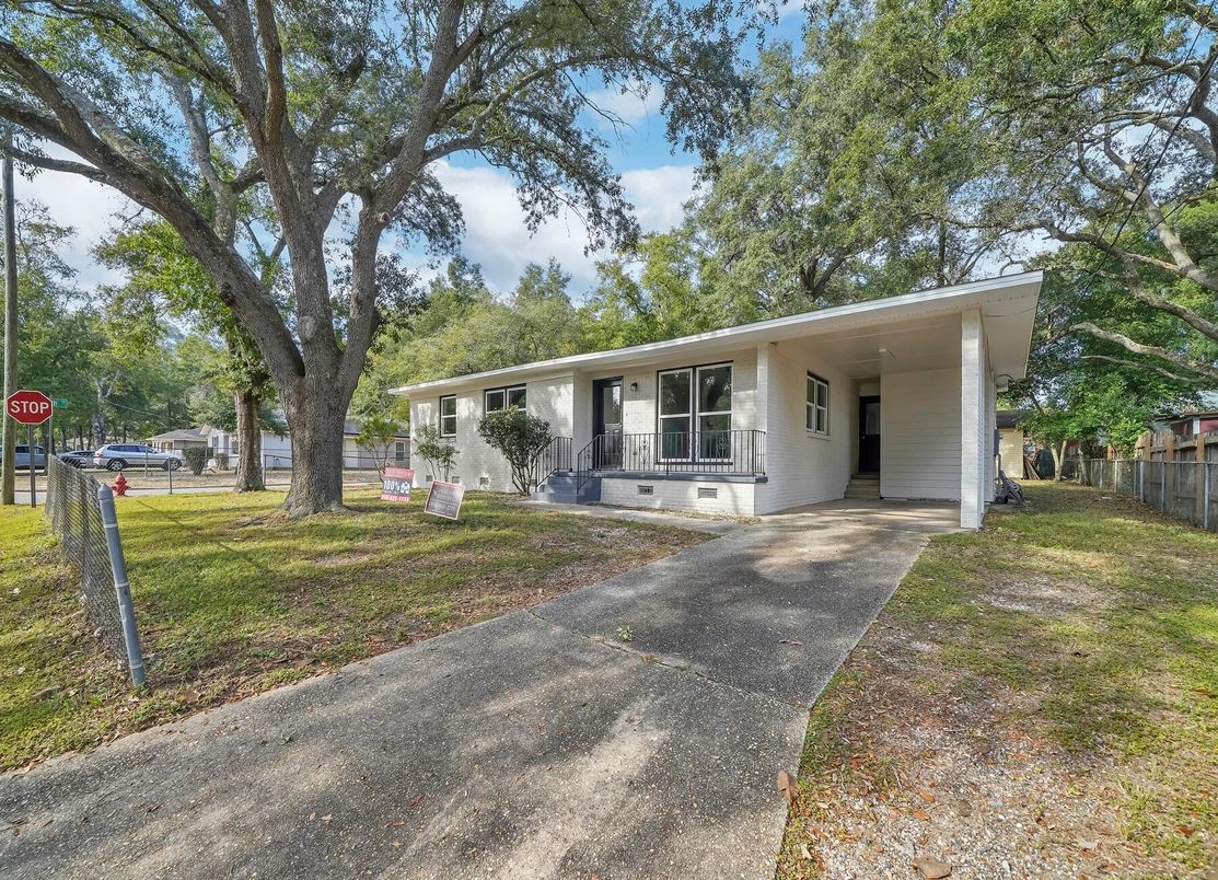 Backyard, Exterior, Facade, Ranch