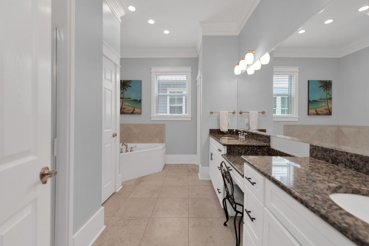 Bathroom, Dual Sink Vanities, Interior, Recessed Lighting