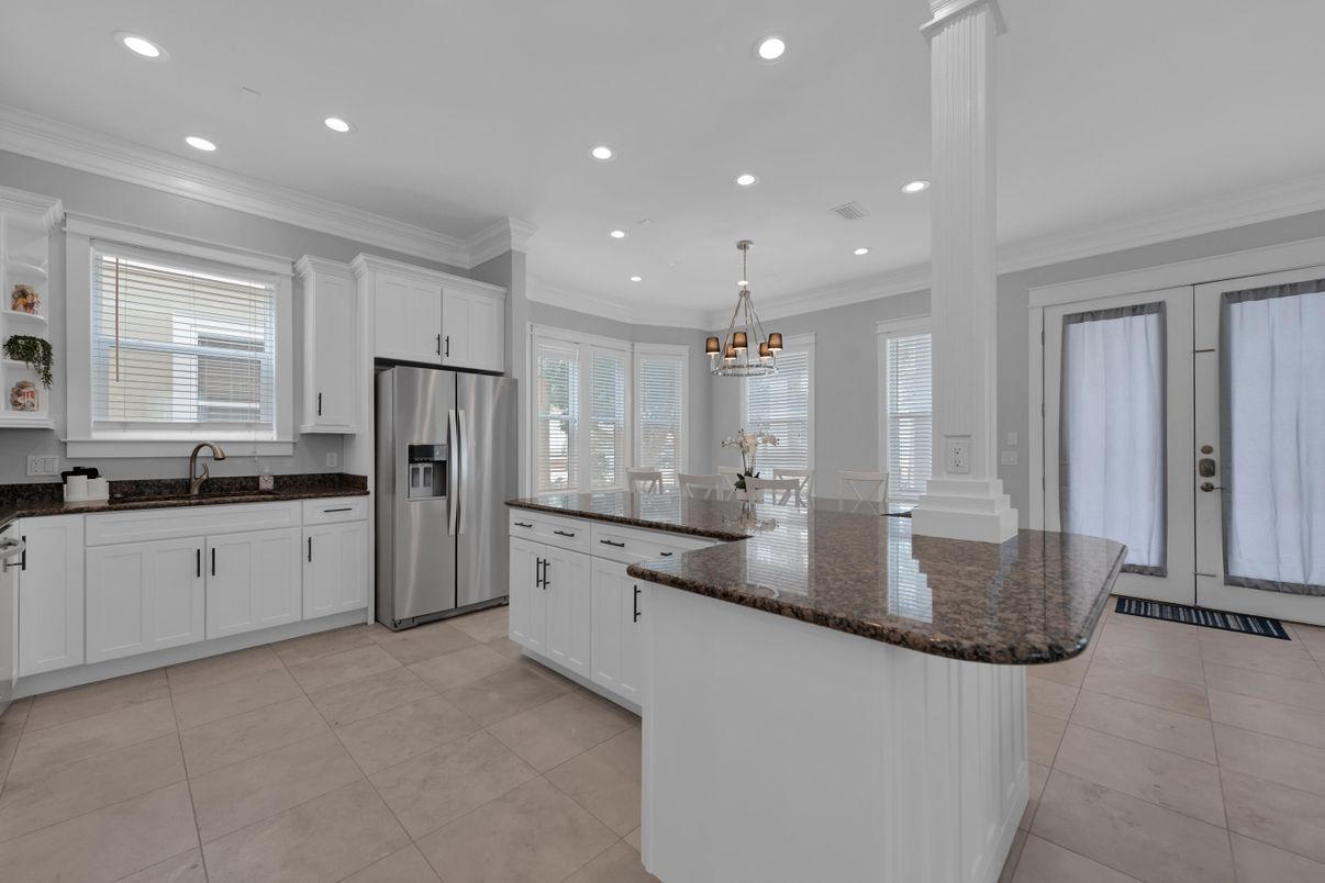 Chandelier, Dining room, Interior, Kitchen, Pendant Lights, Recessed Lighting, Stainless Steel Appliances