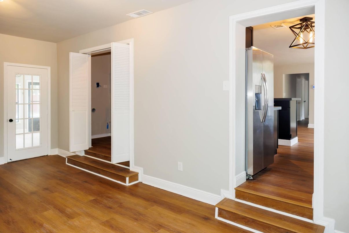 Interior, Pendant Lights, Wood Texture Flooring