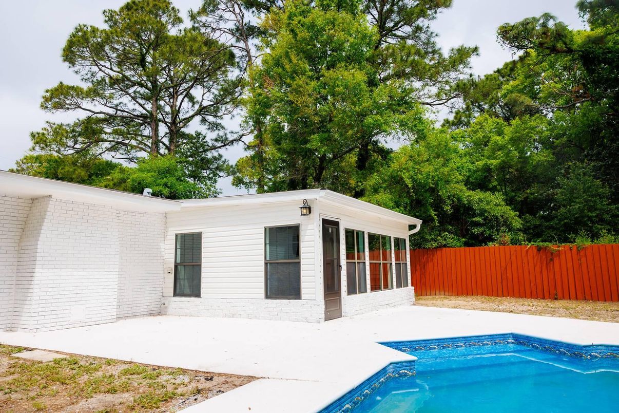Exterior, Pool