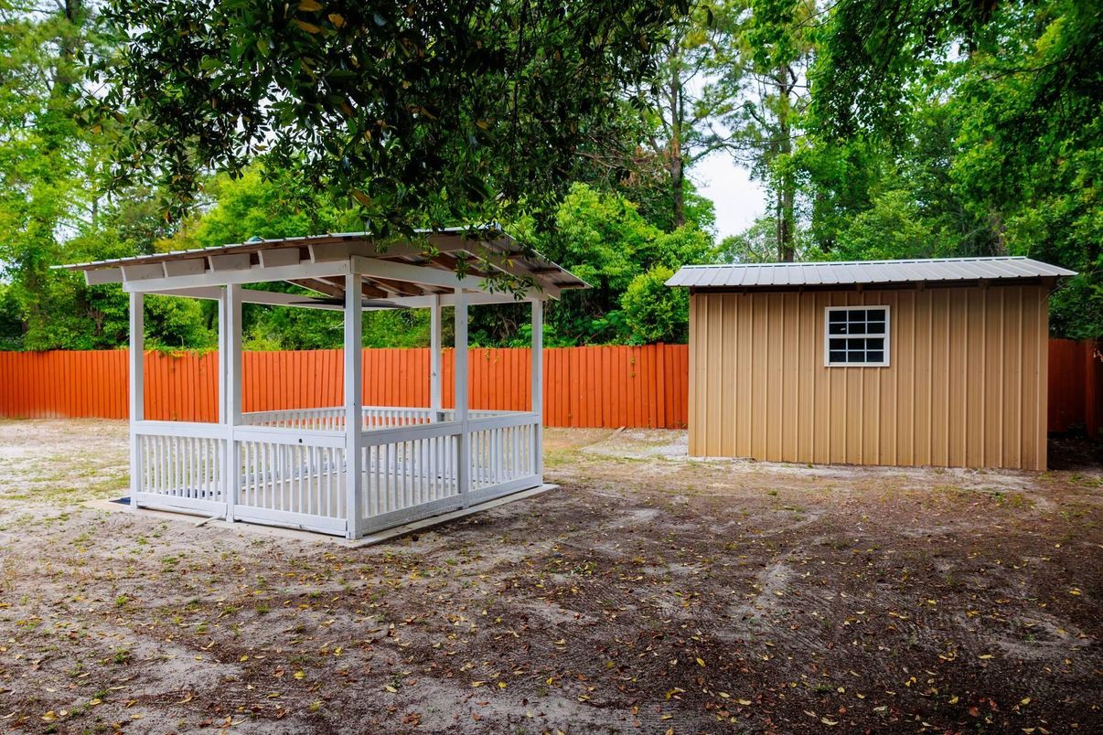 Backyard, Exterior