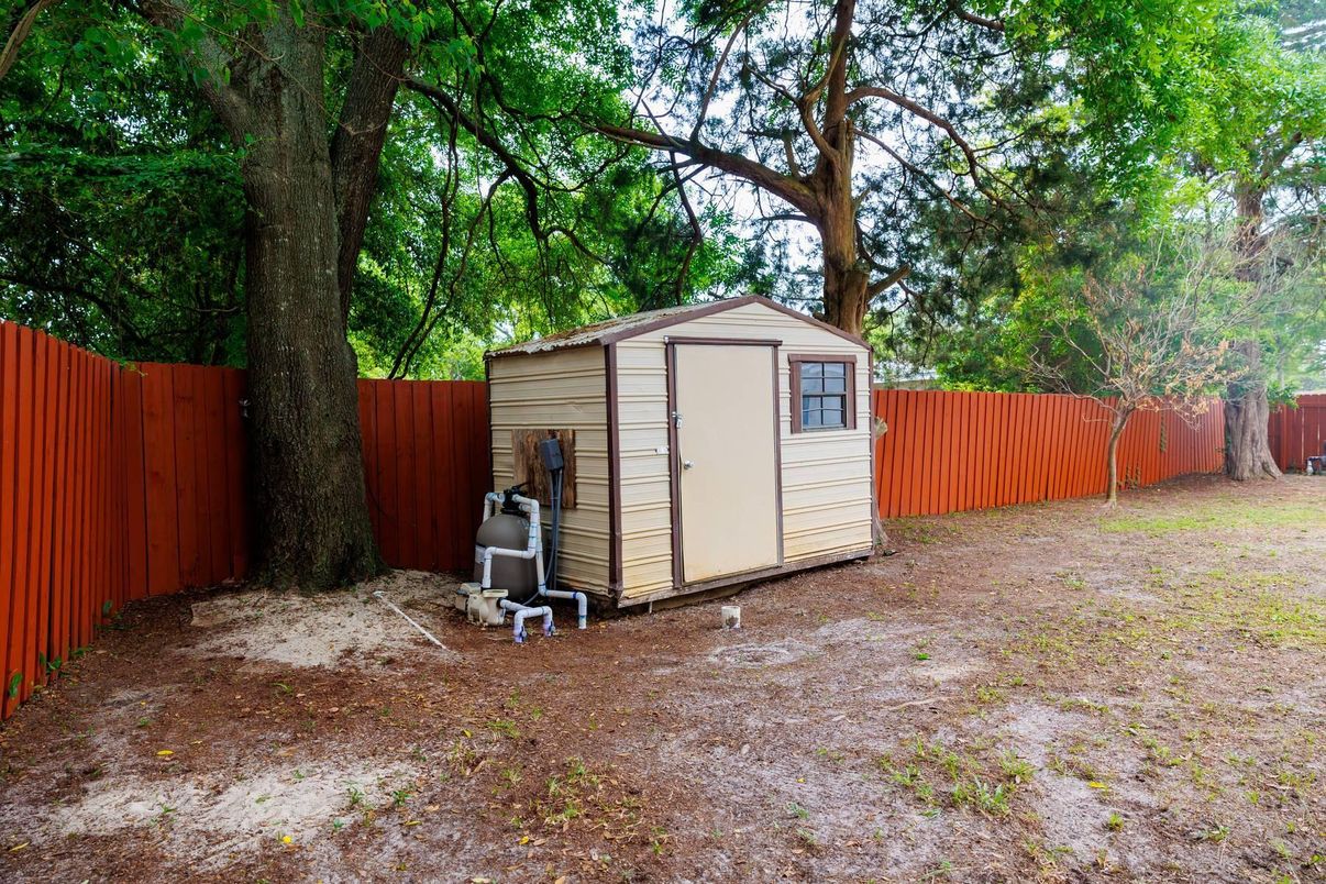 Backyard, Exterior