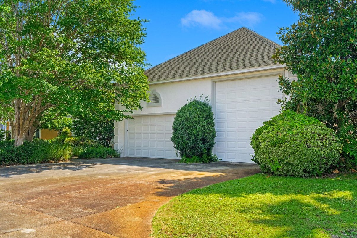 Detached Garage, Exterior