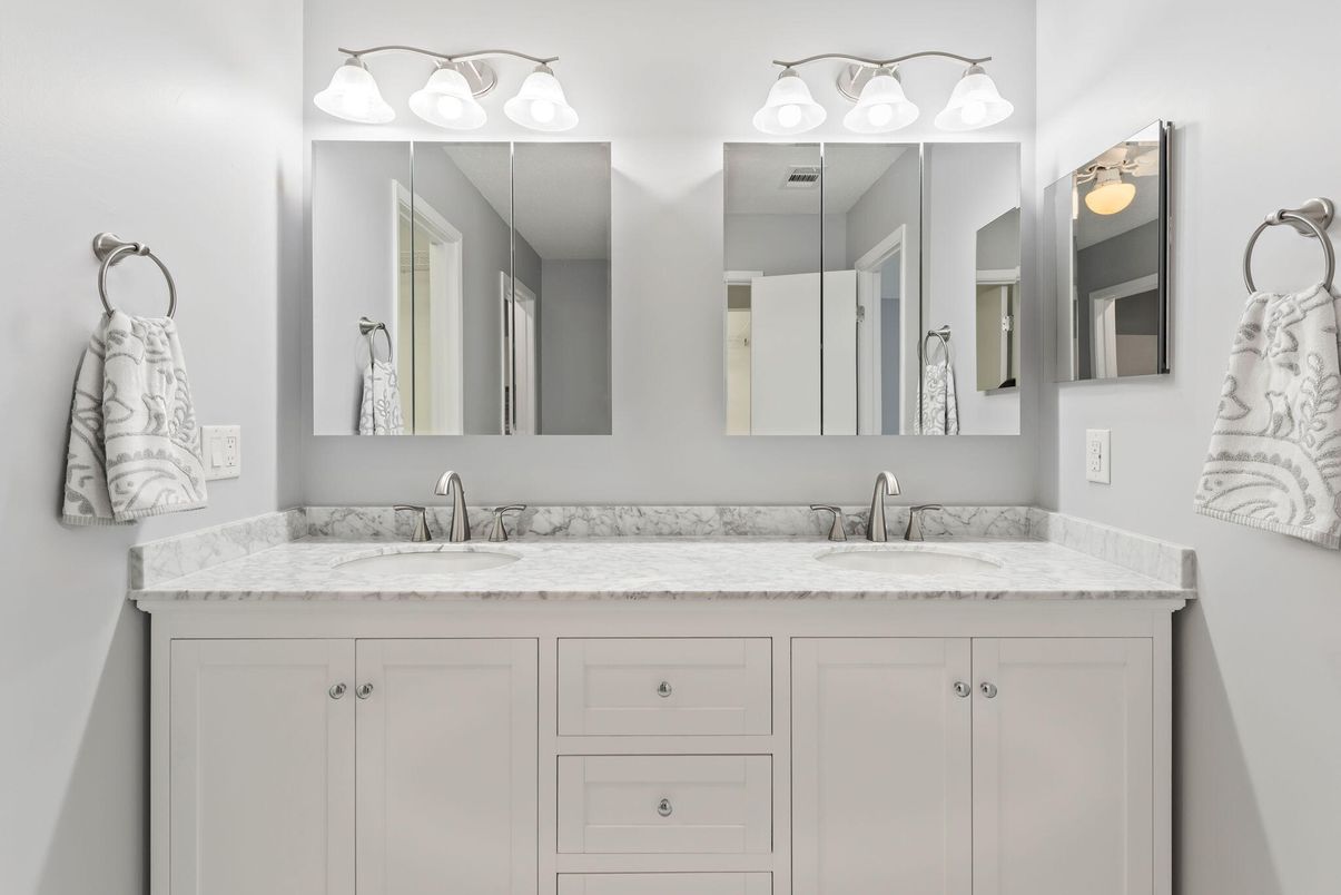 Bathroom, Dual Sink Vanities, Interior