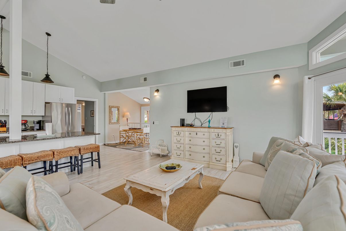 Interior, Kitchen, Living room, Pendant Lights, Stainless Steel Appliances, Wood Texture Flooring