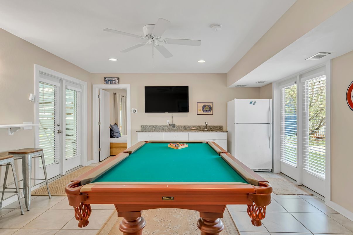 Billiard Table, Game Room, Interior, Recessed Lighting