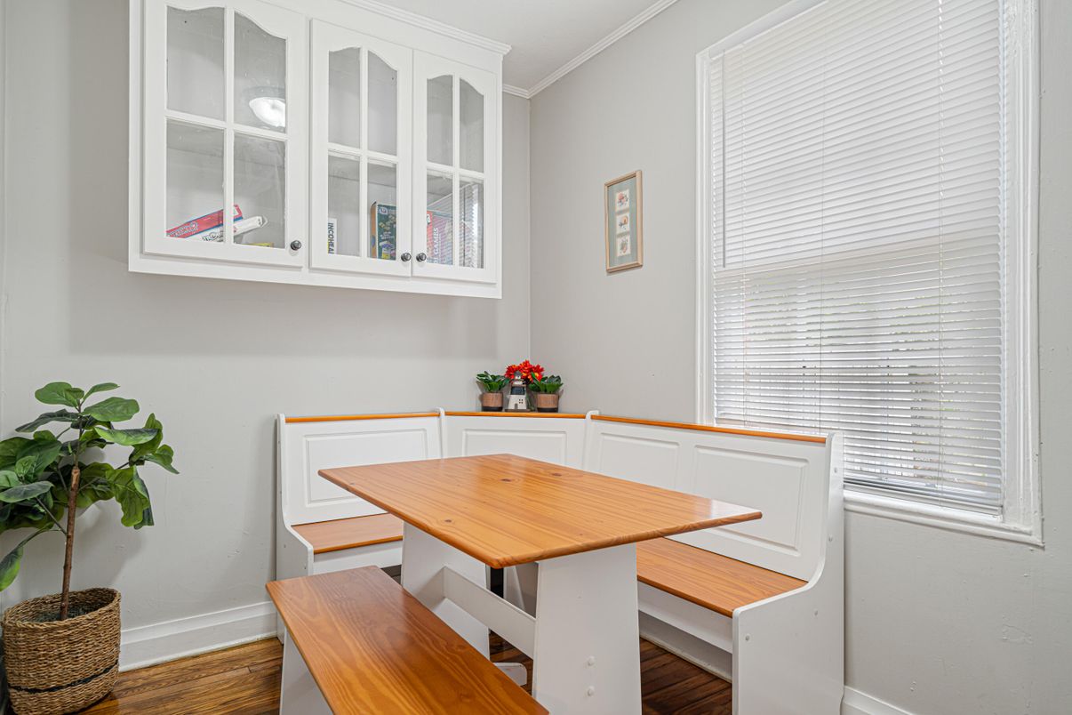 Dining room, Interior