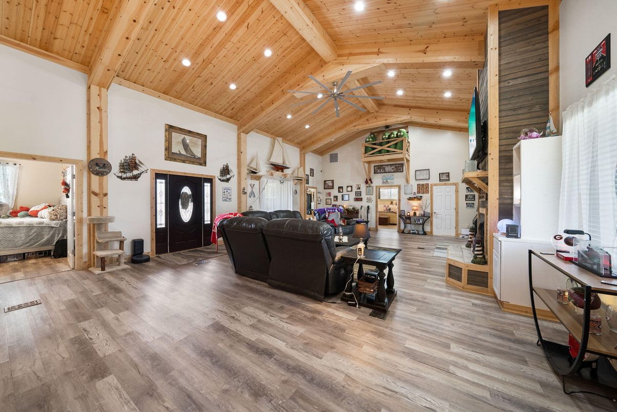 Interior, Living room, Recessed Lighting, Wooden Beams, Wooden Ceilings, Wood Texture Flooring