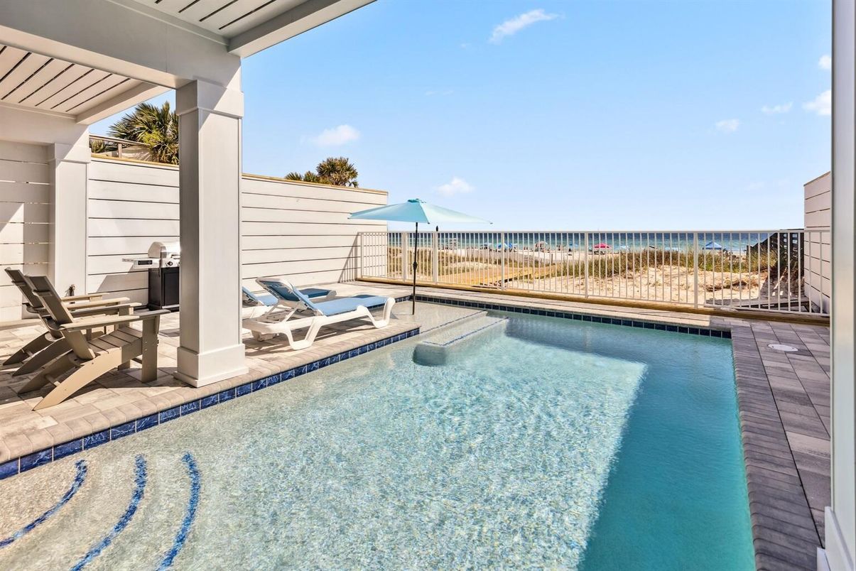 Exterior, Pool, Water
